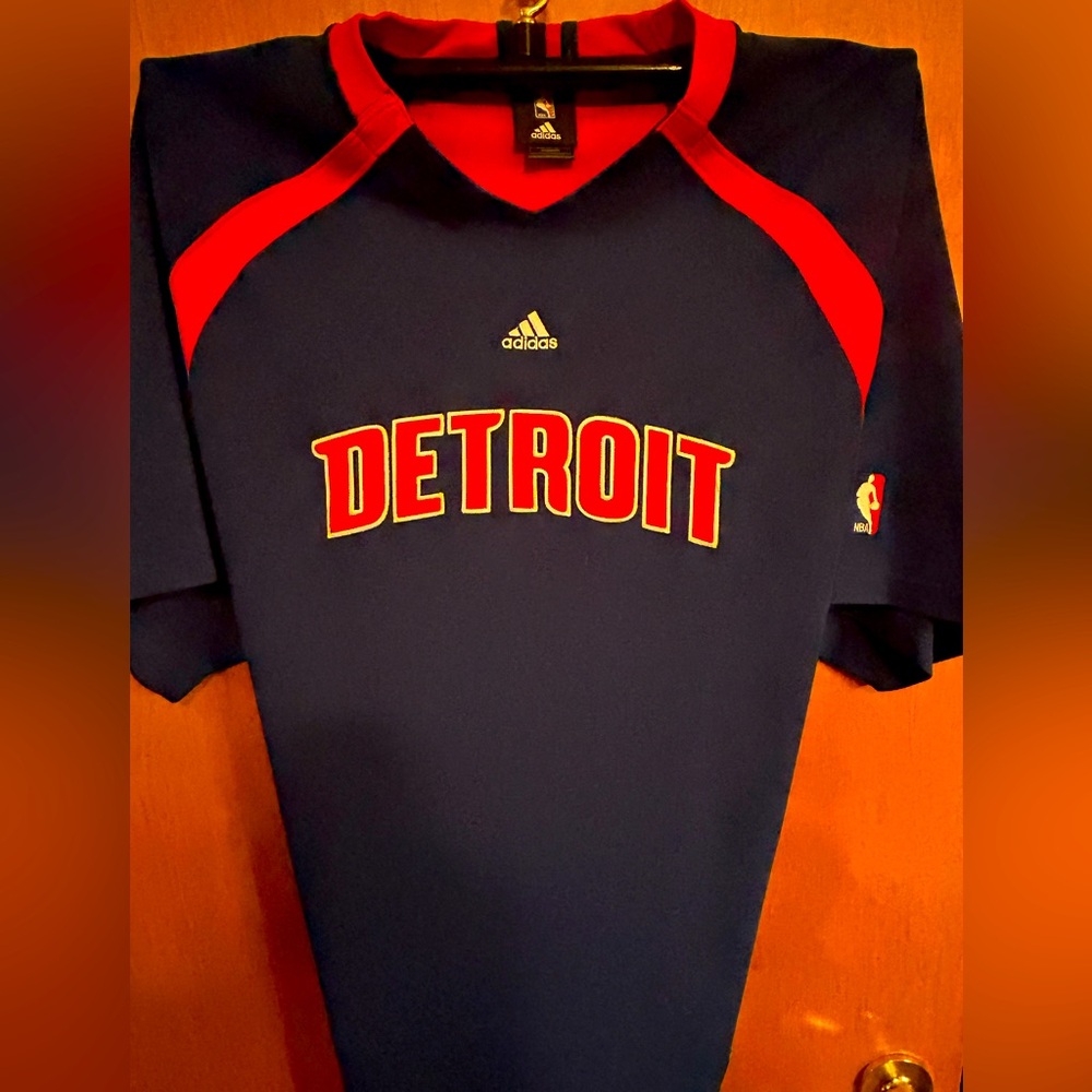 Vintage Throwback Adidas Detroit Pistons short sleeve warm up
